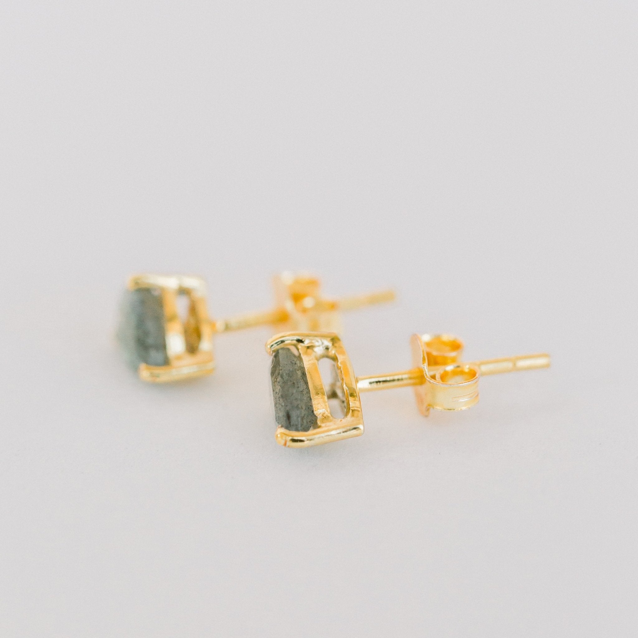 Deco Mini Teardrop Studs | Labradorite - elliparr