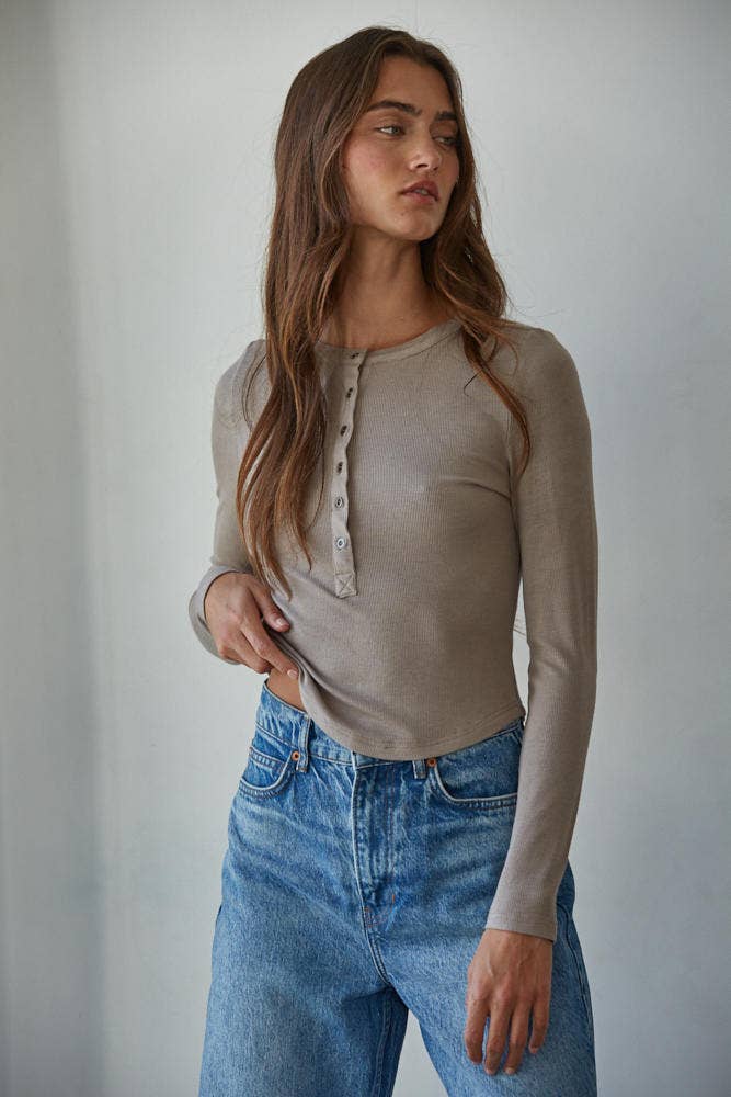 L8714 | Knit Ribbed Crew Neck Long Sleeve Half Button Up Top - elliparr